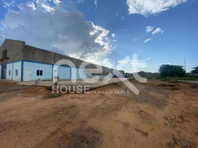 Galpon en Venta en San Francisco Zulia 8000 m2. 2 hab