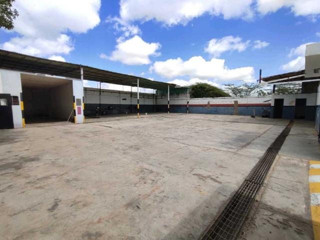 Galpón en Venta o Alquiler, ubicado en Caja de Agua, Punto Fijo