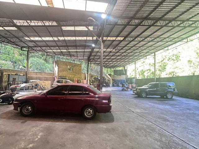 Galpon km 1. Marciches. 1000 mts /Equipos servicio automotriz. Neg