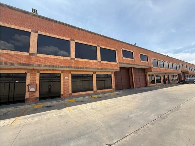 Galpón industrial con local comercial en alquiler. Zona ind.Castillito