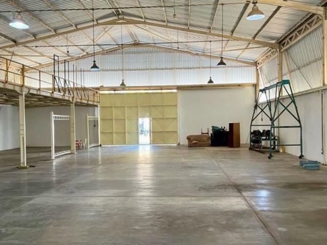 Galpón listo para empezar a producir o almacenar TCL