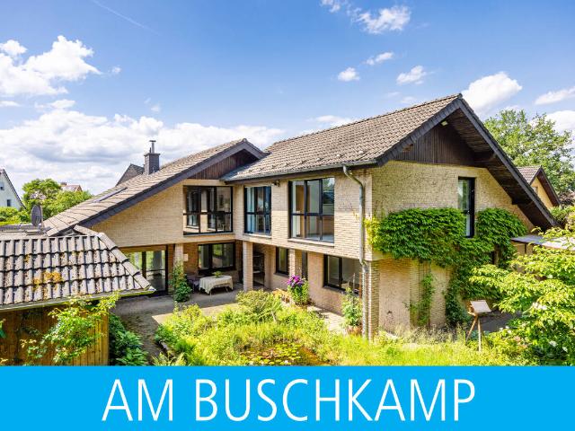 Gartenidylle pur! Zweifamilienhaus mit Garage und Carport