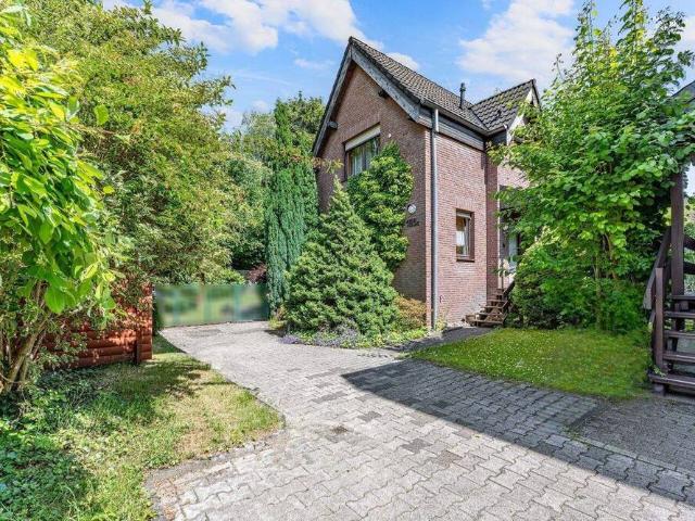 Gartenidylle trifft Gemütlichkeit liebevoll gepflegte Doppelhaushälfte mit ansprechender Raumaufteilung in Bochum Wiemelhausen
