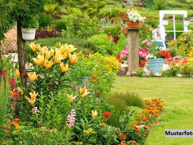 Gartenland und Waldfläche
