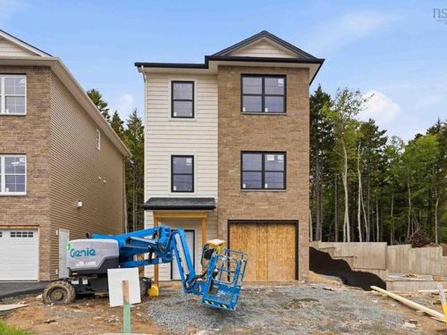 Gar 4 16 Garvey Court, Bedford, NS, B4B 2V6 house for sale | Listing ID 202616 | Royal LePage