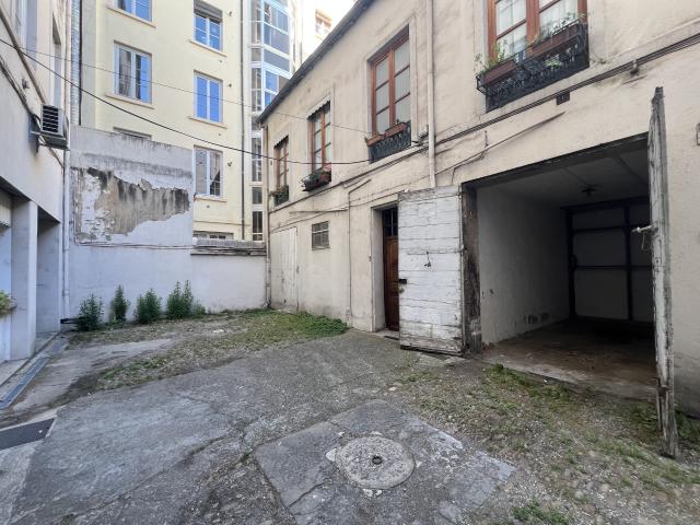 GARAGE/15M2/EXTERIEUR/SECURISÉ