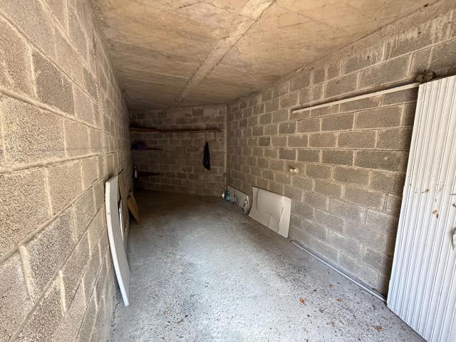 Garage 1 pièce s 16 m2