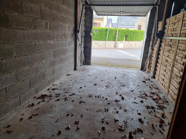 GARAGE 50 m2 CENTRE VILLE DE DUCEY LES CHERIS