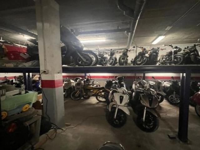 GARAGE CERRADO PARA MÁS DE 5 COCHES