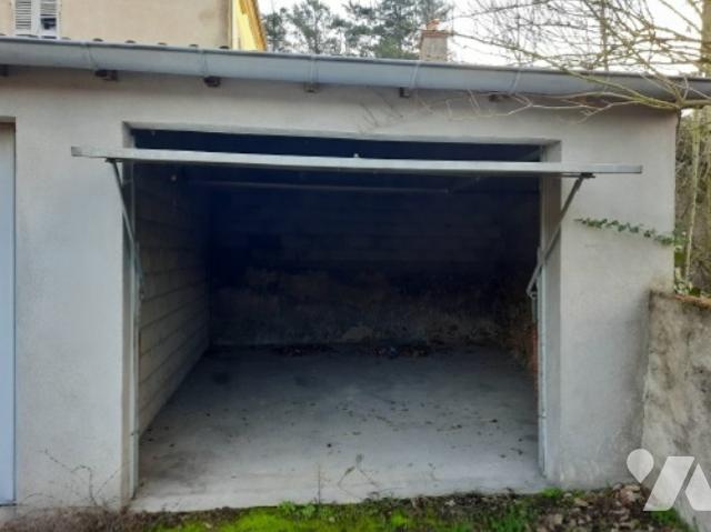 Garage à louer à Marcigny, Bourgogne Franche Comté, €
