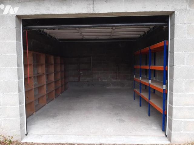 Garage à louer à Montoire sur le Loir, Centre Val de Loire, €
