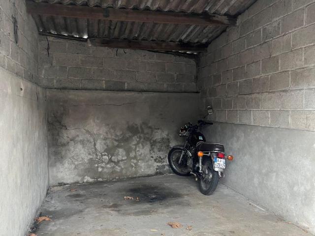 Garage à louer à Bernay, Normandie, €