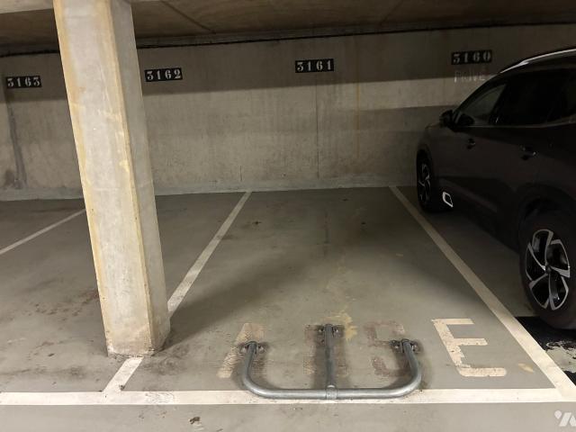 Garage à louer à Caen, Normandie, €
