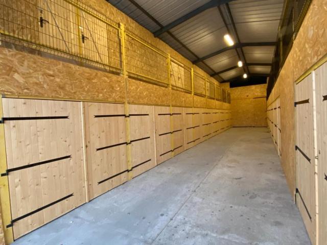 Garage à louer à Calais, Hauts de France, €