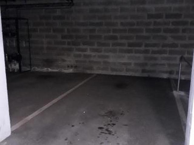 Garage à louer à Compiègne, Hauts de France, €