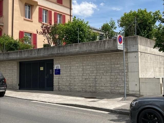 Garage à louer à La Chaux de Fonds Flatfox