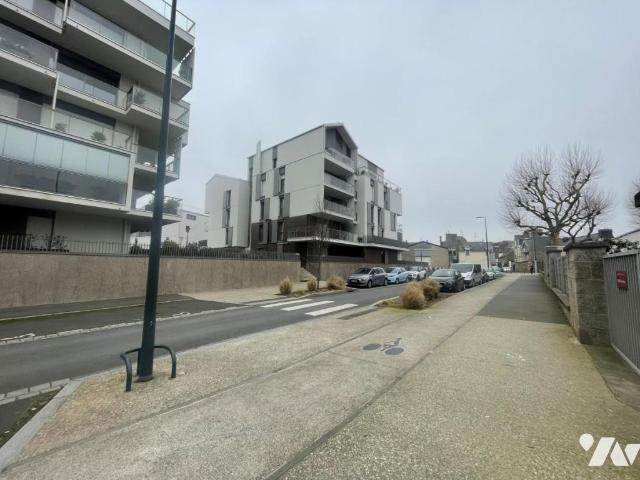 Garage à louer à Saint Malo, Bretagne, €