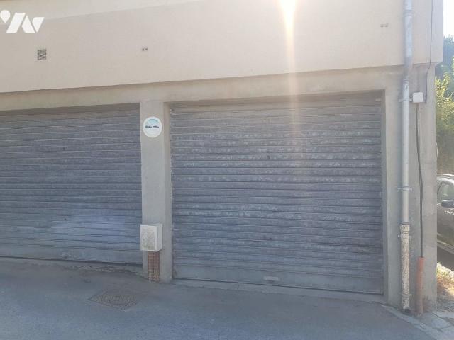 Garage à louer à Saint Lô, Normandie, €