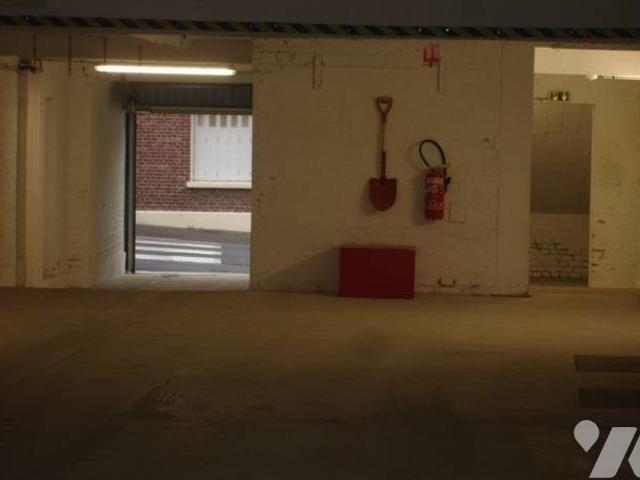 Garage à louer à Saint Quentin, Hauts de France, €