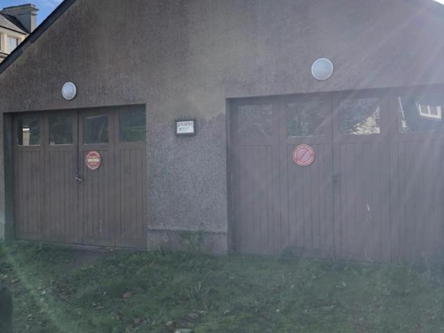 Garage à louer à Valognes, Normandie, €