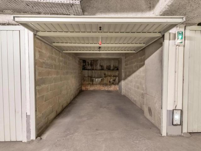 Garage au premier sous sol, situé au 144 rue de France