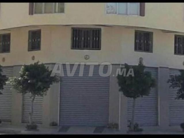 Garage avec 5 porte a louer