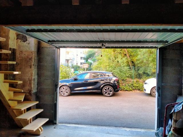 Garage avec espace stockage en mezzanine