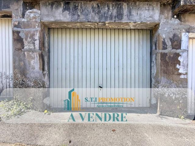 Garage Box en Vente à Thil