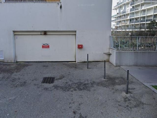 GARAGE BOXE EN SOUS SOL LYON 08