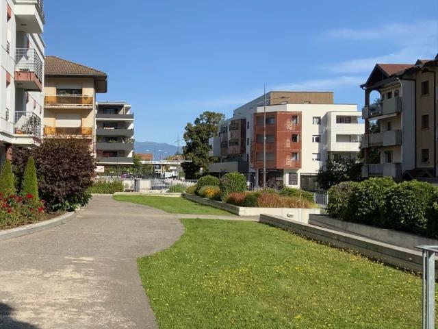 Garage double en sous sol à 50 mètres de la douane CROIX DE ROZON