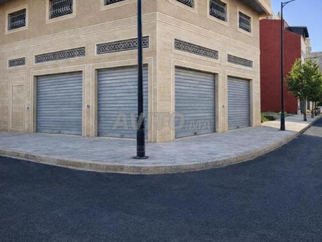 Garage de 100 m avec 4 façades Quartier Ahlan