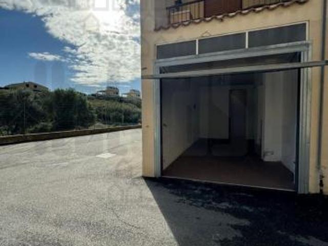 GARAGE di 1 vani e di 30 mq MESSINA rif. 2VS17462