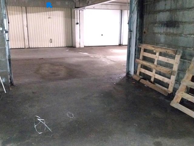 Garage en sous sol de 17m2 dans résidence sécurisée proche du port avec large ouverture