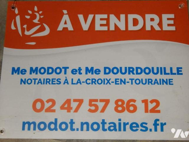 Garage en vente à Tours, Centre Val de Loire, 25000€