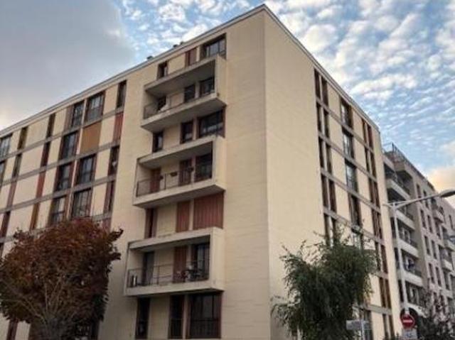 Garage en vente à Montrouge, Île de France, 16745€