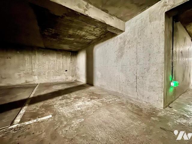 Garage en vente à Nantes, Pays de la Loire, 25000€