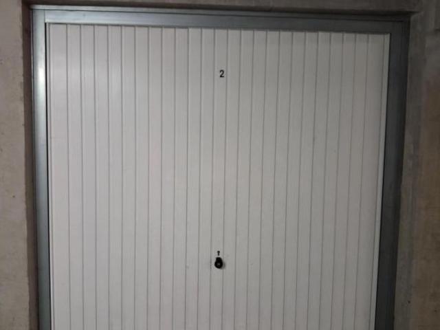 Garage fermé à louer