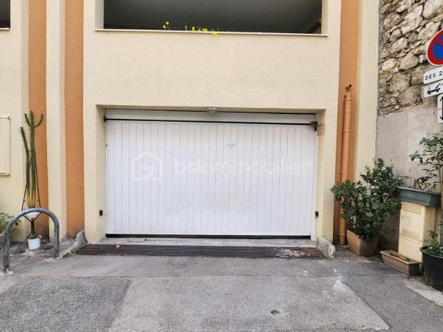 Garage fermé de 12 m2