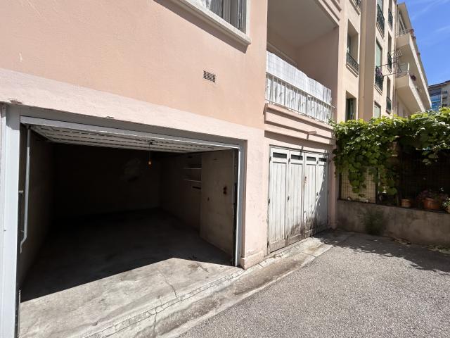 GARAGE FERME NICE NORD SAINT SYLVESTRE
