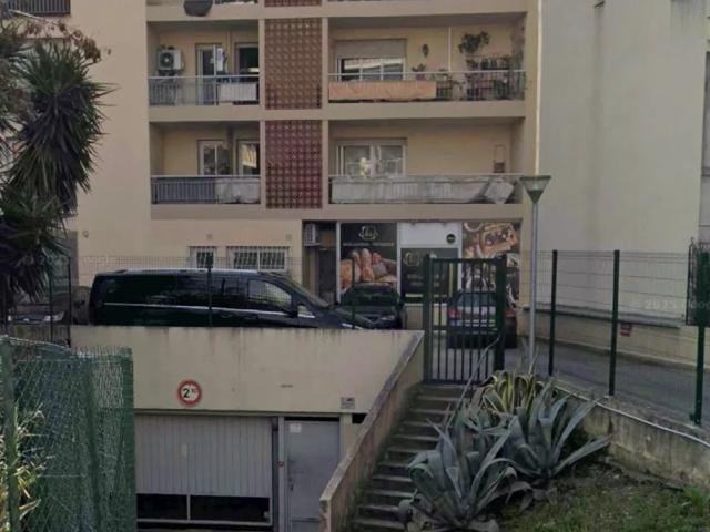 Garage fermé Proche Hopital Pasteur