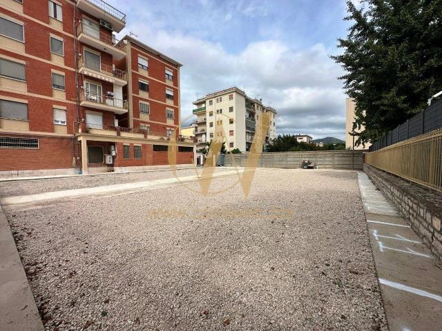 Garage in affitto a Caserta