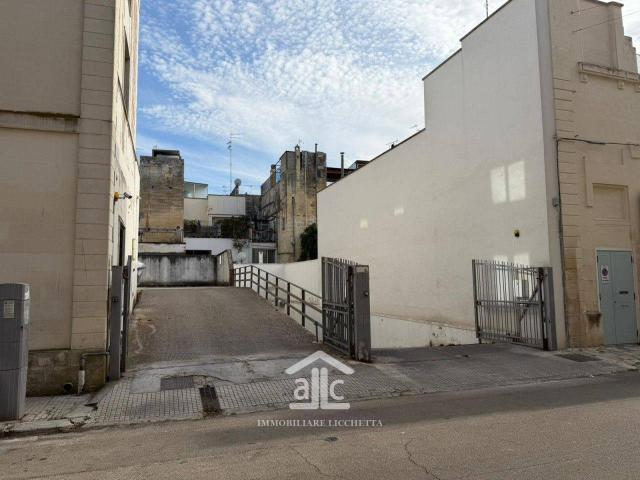 Garage in affitto a Lecce