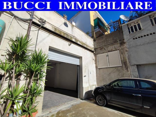 Garage in affitto a Pescara, Centro
