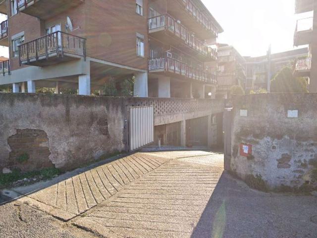 GARAGE in AFFITTO a ROMA APPIO PIGNATELLI / CAPANNELLE di 5 vani