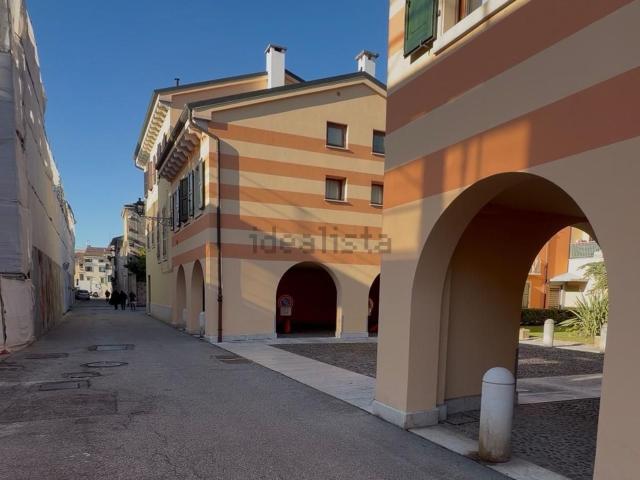Garage in affitto di m² in Contrada degli Ebrei