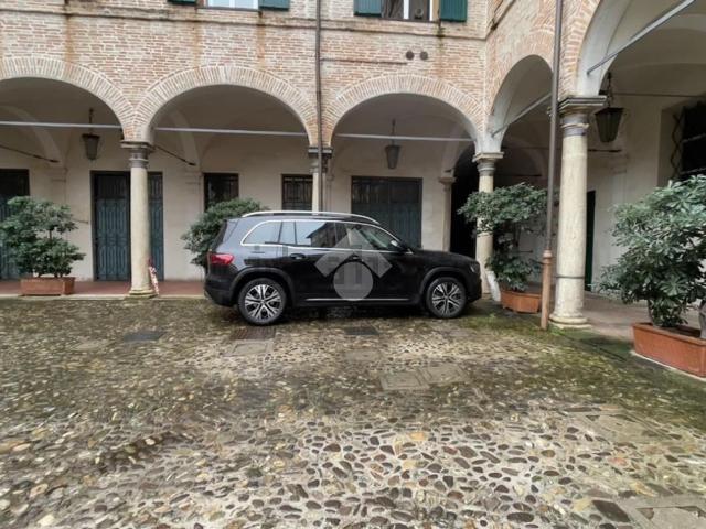 Garage in affitto di m² in Corso Giovanni XXIII, 14