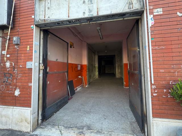 Garage in affitto di m² in Corso Luigi Fera, 4