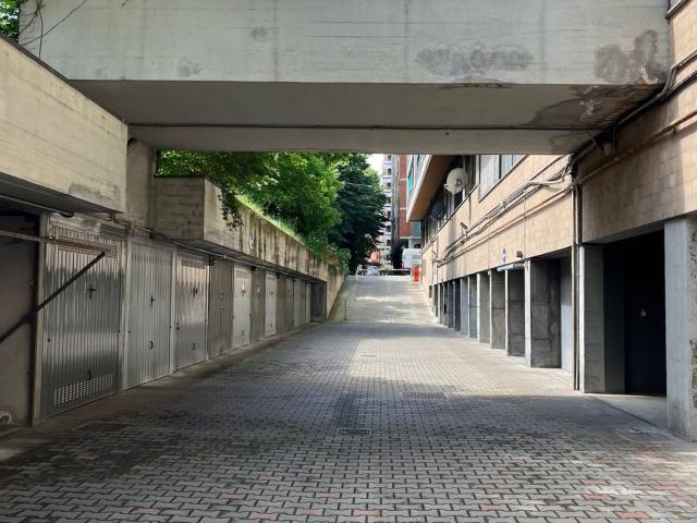 Garage in affitto di m² in Piazza Trento e Trieste, 2