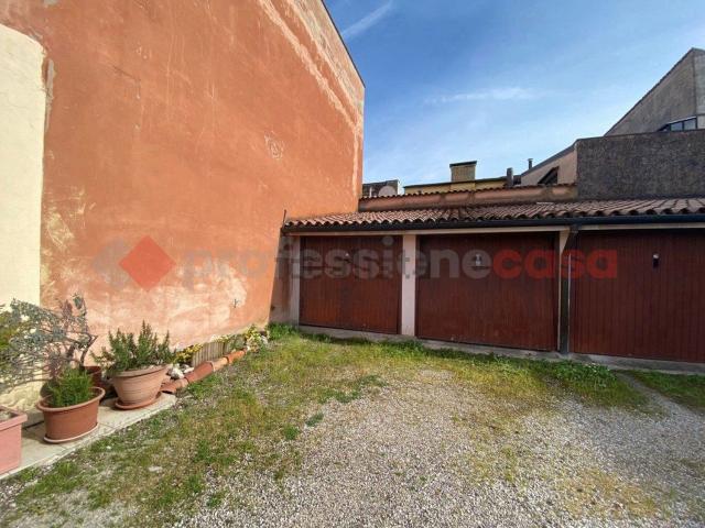 Garage in affitto di m² in Piazza Mazzini