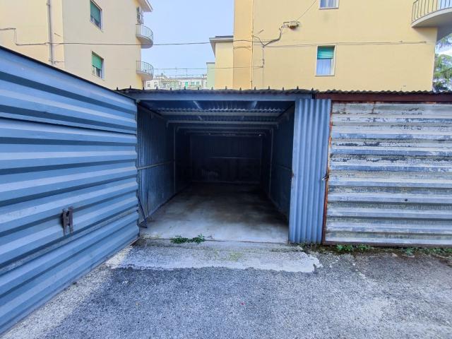 Garage in affitto di m² in Via Tonina Ferrelli